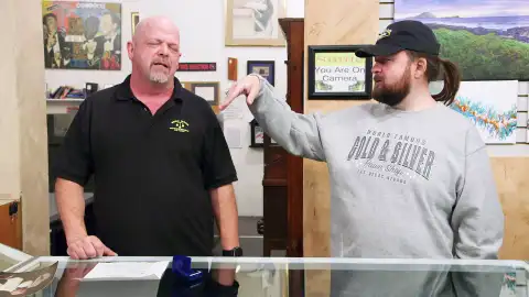 Chumlee luce un anillo de 46 diamantes diseñado por el pianista Liberace Chumlee luce un anillo de 46 diamantes diseñado por el pianista Liberace