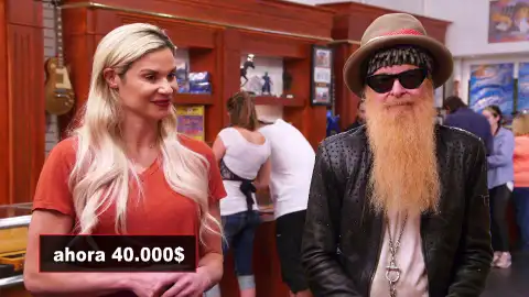 Un traje del rockero Billy Gibbons llega a La casa de empeños… ¡y él mismo aparece para confirmar su autenticidad! Un traje del rockero Billy Gibbons llega a La casa de empeños… ¡y él mismo aparece para confirmar su autenticidad!
