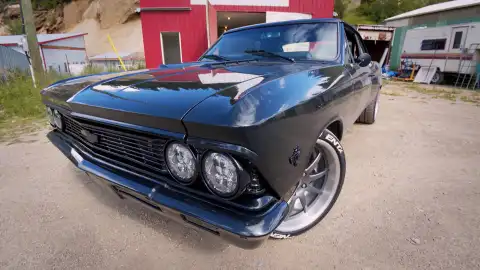 El Chevelle Malibu de 1966 de Connor luce como nuevo gracias al impecable trabajo del nuevo pintor contratado por Mike El Chevelle Malibu de 1966 de Connor luce como nuevo gracias al impecable trabajo del nuevo pintor contratado por Mike