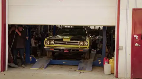 El equipo de Mike devuelve la vida a un Road Runner de 1969 y el resultado es espectacular El equipo de Mike devuelve la vida a un Road Runner de 1969 y el resultado es espectacular