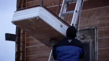 Andy Bassich y su desafío más arriesgado: un ascensor hecho a mano en pleno Ártico Andy Bassich y su desafío más arriesgado: un ascensor hecho a mano en pleno Ártico