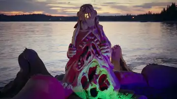 La noche se llena de monstruos: artistas esculpen criaturas escalofriantes en la arena La noche se llena de monstruos: artistas esculpen criaturas escalofriantes en la arena