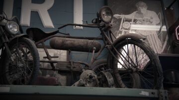 Mike hace un intercambio de nivel: 24 bicicletas muy antiguas a cambio de una motocileta Cleveland