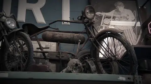 Mike hace un intercambio de nivel: 24 bicicletas muy antiguas a cambio de una motocileta Cleveland Mike hace un intercambio de nivel: 24 bicicletas muy antiguas a cambio de una motocileta Cleveland