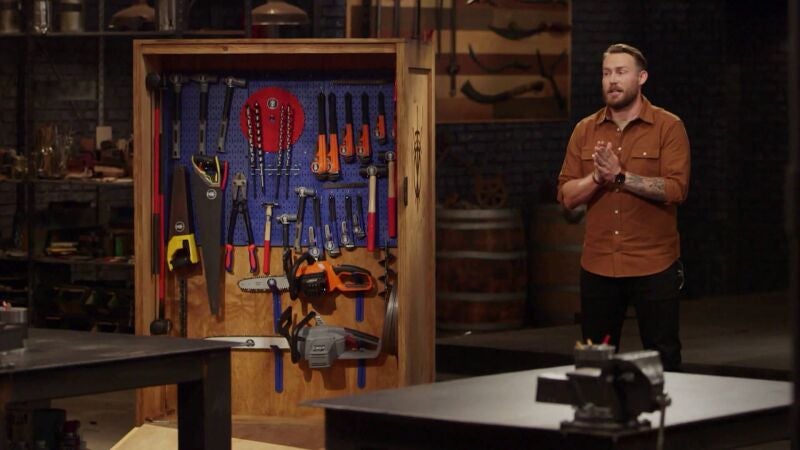 El paraíso de los armeros: se enfrentan a un cajón lleno de herramientas