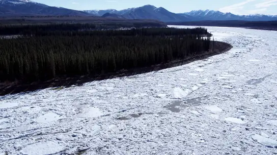 El deshielo amenaza la casa de Andy Bassich: bloques de hielo de 9 toneladas ponen en riesgo su propiedad El deshielo amenaza la casa de Andy Bassich: bloques de hielo de 9 toneladas ponen en riesgo su propiedad