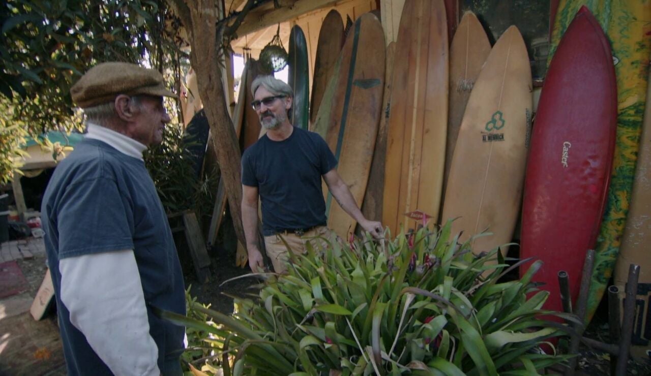 Hank, el coleccionista de tablas de surf que no las vende por pasi&oacute;n
