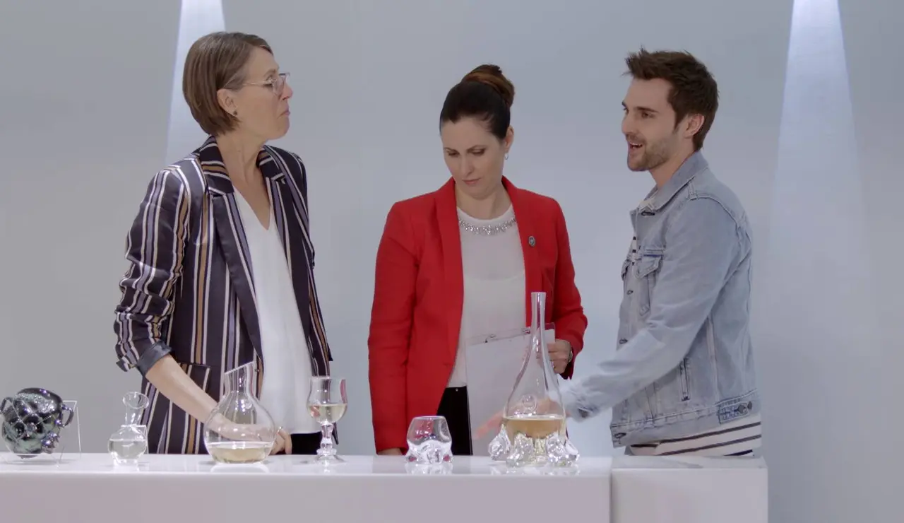 Soplado a fuego - Una copa y un decantador: la nueva creación de los sopladores