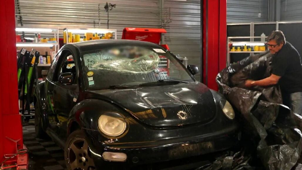 El taller donde los coches destrozados cobran vida