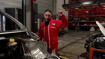 Top mecanic - Sébastien y Loïc adaptan las piezas del donante a sus coches Top mecanic - Sébastien y Loïc adaptan las piezas del donante a sus coches