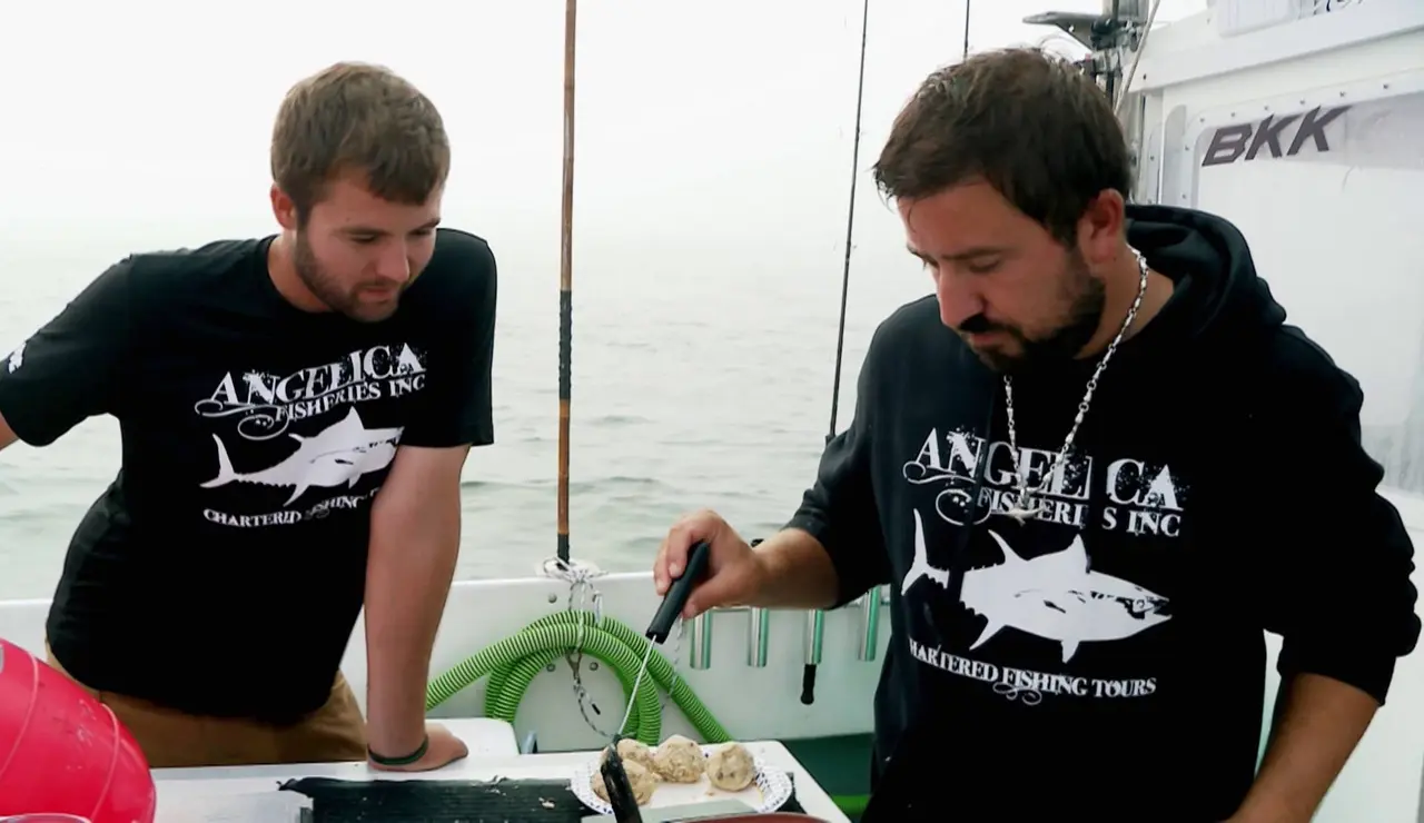 Pesca extrema - Los pescadores cocinan Fishcakes, un desayuno de pescadores en veleros
