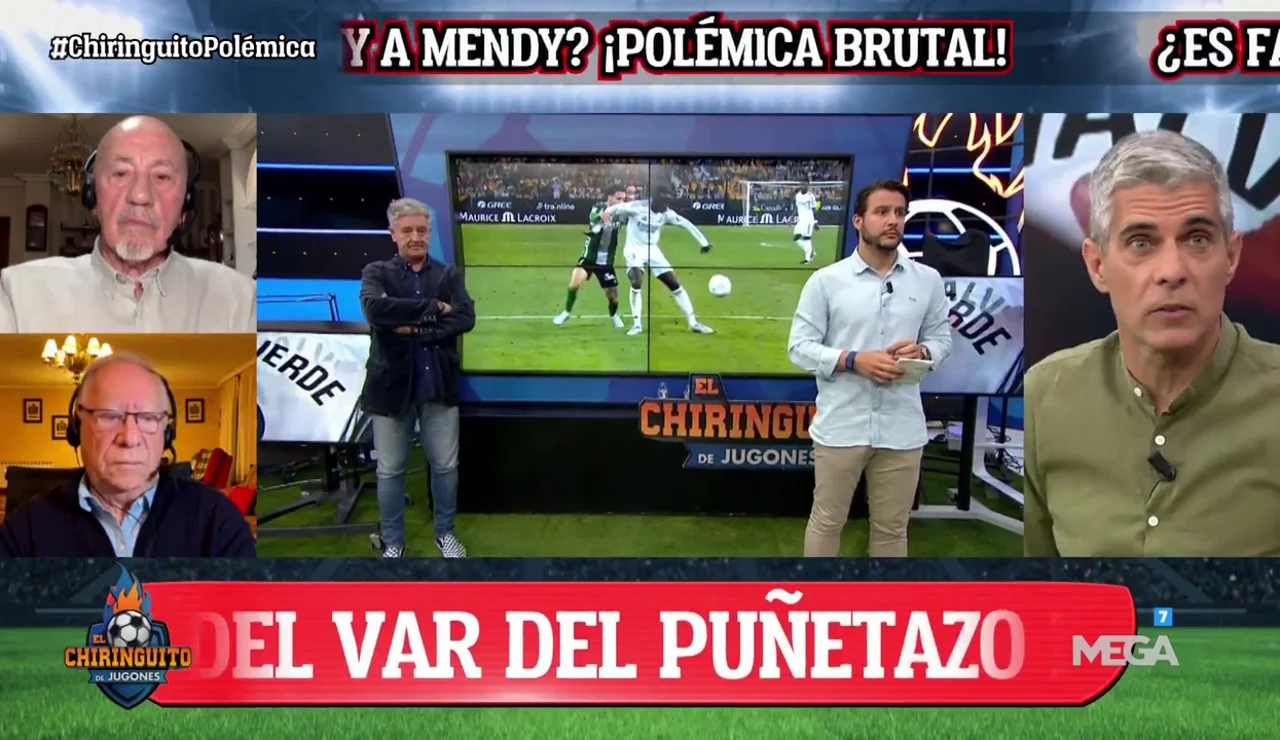 José Luis Sánchez: "Es falta y el árbitro está encima"