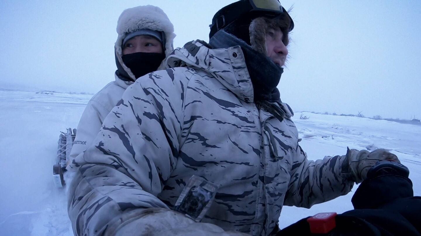 Chip y Agnes, atrapados en una fuerte ventisca mientras recogen le&ntilde;a para sobrevivir al invierno de Alaska