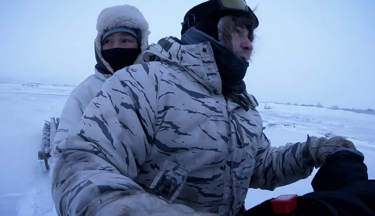 Chip y Agnes, atrapados en una fuerte ventisca mientras recogen leña para sobrevivir al invierno de Alaska