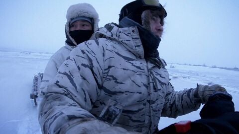 Chip y Agnes, atrapados en una fuerte ventisca mientras recogen le&ntilde;a para sobrevivir al invierno de Alaska