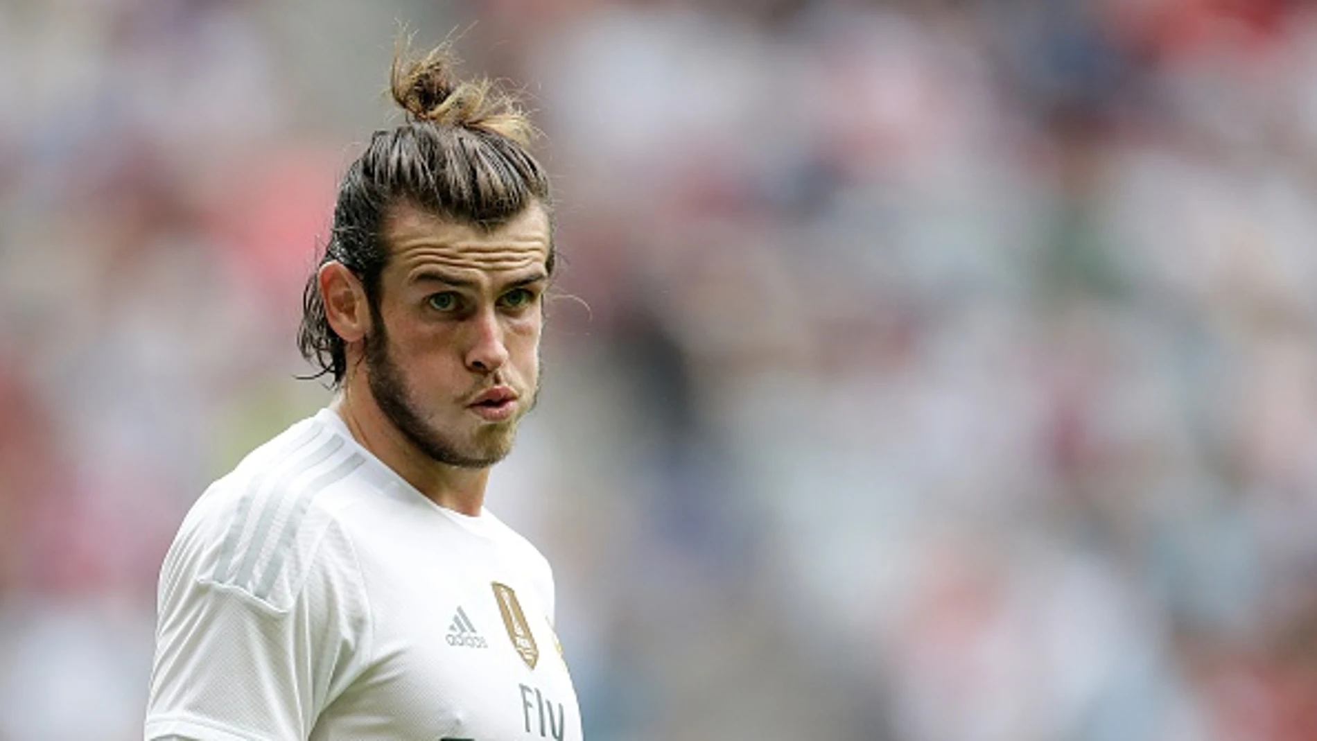 Bale suspira.