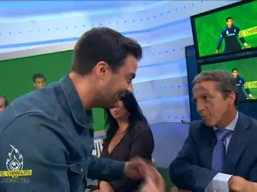 Nacho Peña le canta el himno de La Décima a Cristóbal Soria Nacho Peña le canta el himno de La Décima a Cristóbal Soria