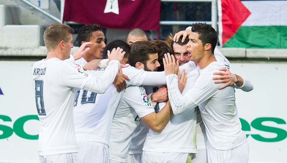 Los jugadores del Real Madrid celebran un gol