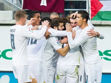 Los jugadores del Real Madrid celebran un gol Los jugadores del Real Madrid celebran un gol