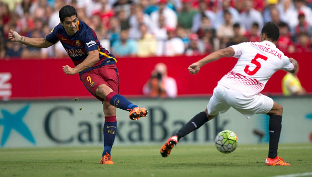 Luis Suárez ante el Sevilla