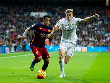 Dani Alves y Toni Kroos Dani Alves y Toni Kroos