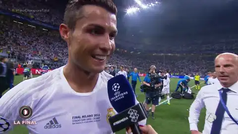 Cristiano Ronaldo, con Susana Guasch después de la final de la Champions Cristiano Ronaldo, con Susana Guasch después de la final de la Champions
