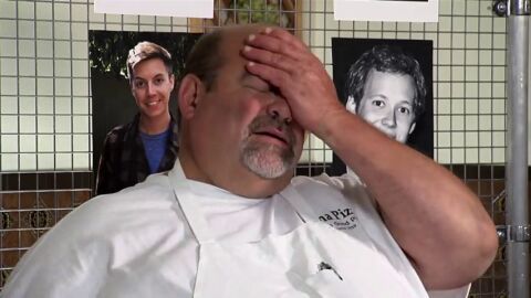 Frame 107.631851 de: Cerveza gratis en el Pina Pizza