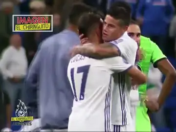James es abrazado por Lucas Vázquez James es abrazado por Lucas Vázquez