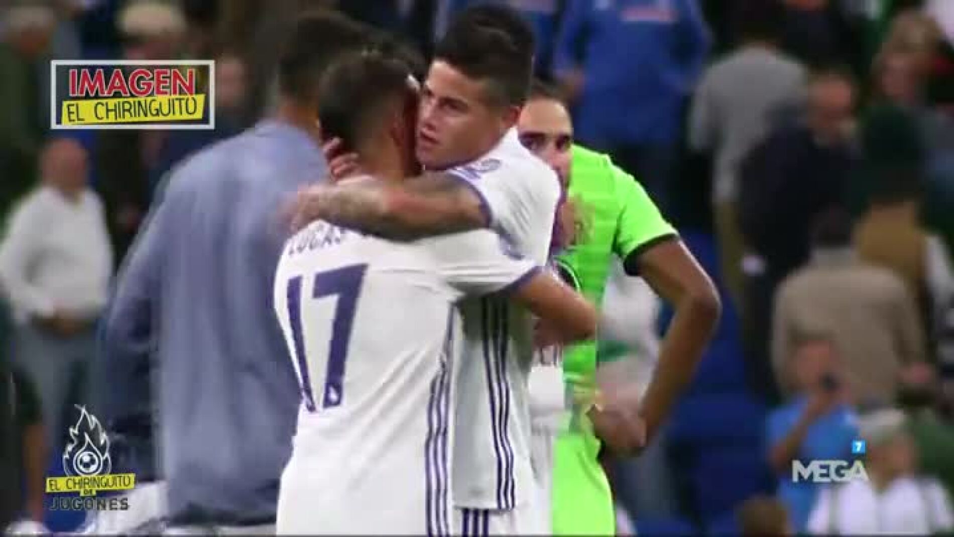 James es abrazado por Lucas V&aacute;zquez