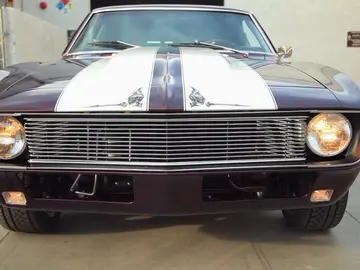 Un camaro del 65 totalmente destrozado Un camaro del 65 totalmente destrozado