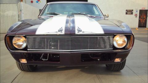 Un camaro del 65 totalmente destrozado