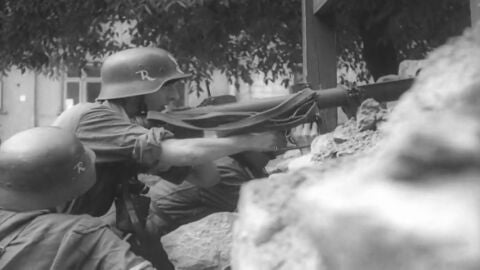 Frame 23.516772 de: La matanza de Varsovia