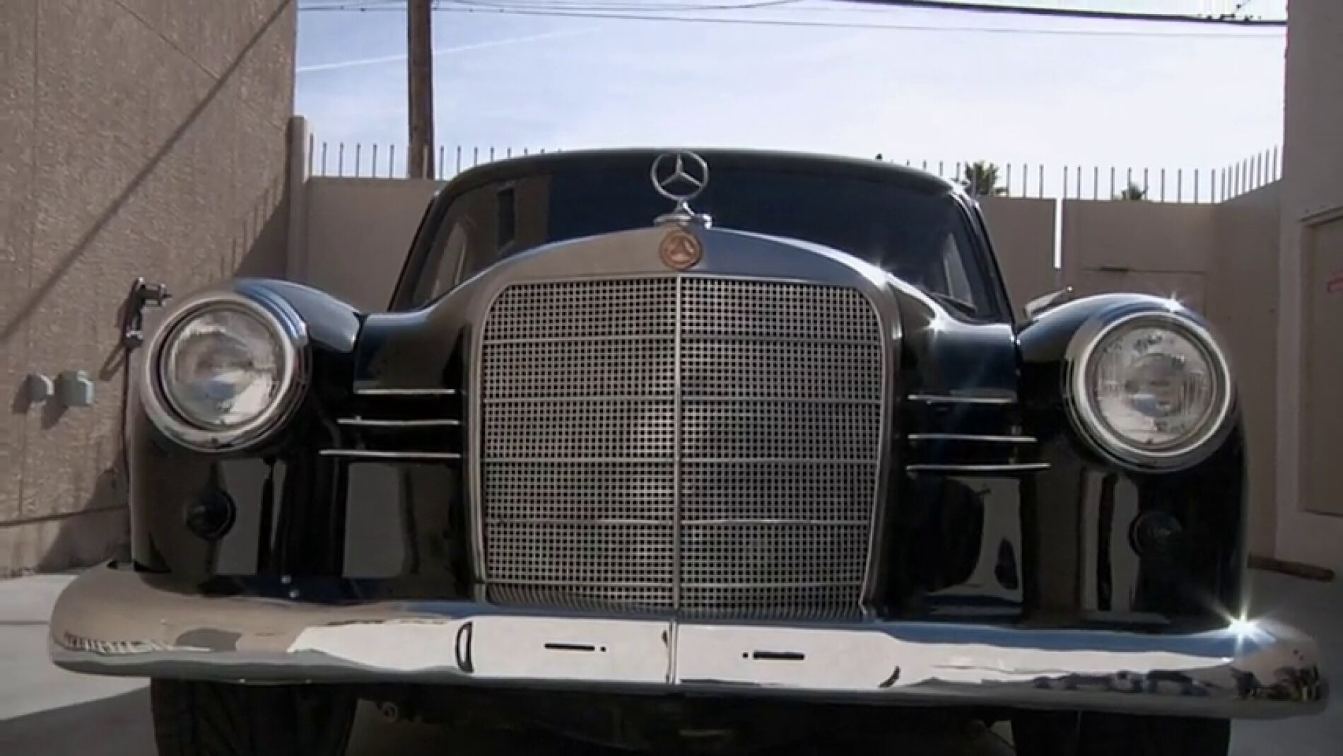 Frame 7.207997 de: Un profesional no sabe decir cu&aacute;nto costar&iacute;a este Mercedes