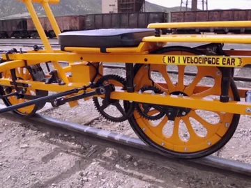 Frame 120.89 de: Rick restaura un velocípedo de más de 100 años de antigüedad