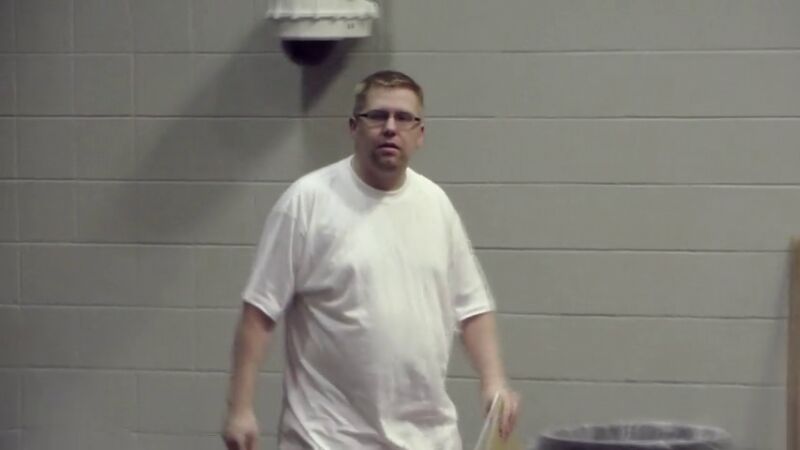 Jeff comete un grave error haciendo un trato con un recluso