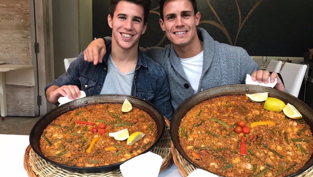 Álex Silvestre y Edu Aguirre comparten una paella
