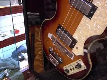 Quiere vender a Rick una colección de objetos de los Beatles ¿serán auténticos? Quiere vender a Rick una colección de objetos de los Beatles ¿serán auténticos?