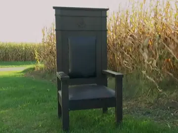 Mike y Frank compran una silla masónica por 130 dólares Mike y Frank compran una silla masónica por 130 dólares