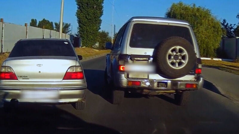 El nuevo juego de moda entre los conductores: 'El basuraball'