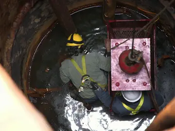 Descubren un cofre y un cadáver en el fondo del pozo 10X Descubren un cofre y un cadáver en el fondo del pozo 10X