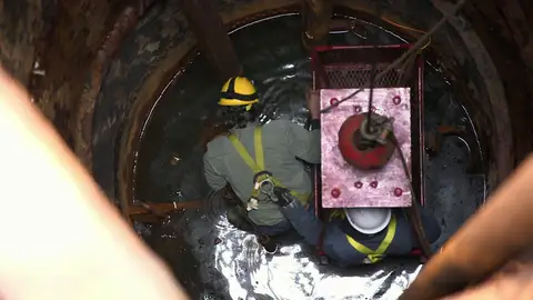 Descubren un cofre y un cadáver en el fondo del pozo 10X Descubren un cofre y un cadáver en el fondo del pozo 10X