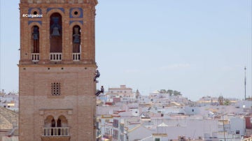 Colgados en la torre de Carmona