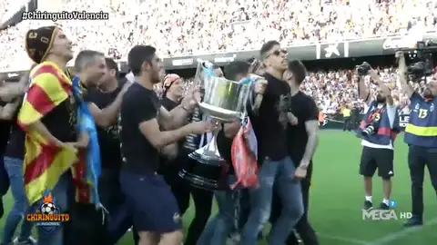 Espectacular recibimiento de la afición del Valencia para celebrar el título de Copa Espectacular recibimiento de la afición del Valencia para celebrar el título de Copa