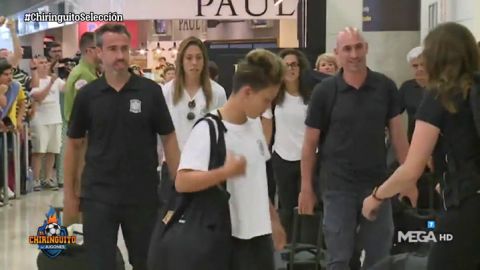 Emoci&oacute;n y aplausos en la llegada de la Selecci&oacute;n Espa&ntilde;ola Femenina