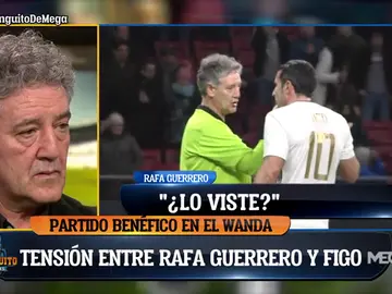 Enganchón entre Figo y Rafa Guerrero en el partido de leyendas del Metropolitano Enganchón entre Figo y Rafa Guerrero en el partido de leyendas del Metropolitano