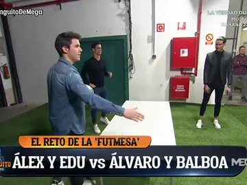 Espectacular partido de 'Fut-Mesa' que enfrentó a Edu Aguirre y Álex Silvestre con Balboa y Álvaro Ruiz Espectacular partido de 'Fut-Mesa' que enfrentó a Edu Aguirre y Álex Silvestre con Balboa y Álvaro Ruiz