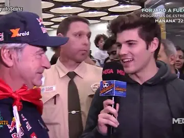 Grabamos la espectacular llegada de Carlos Sainz al aeropuerto Grabamos la espectacular llegada de Carlos Sainz al aeropuerto