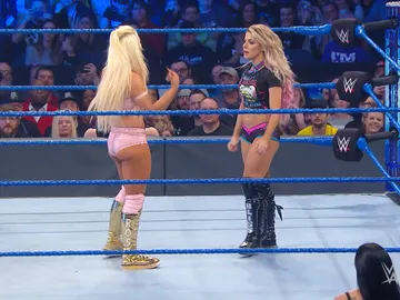 Alexa Bliss y Mandy Rose Alexa Bliss y Mandy Rose