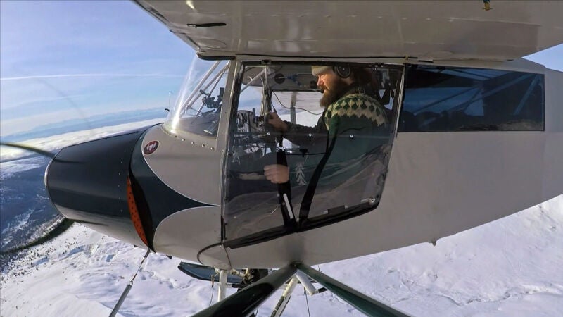 Morgan practica el aterrizaje en una montaña helada, pero algo sale mal