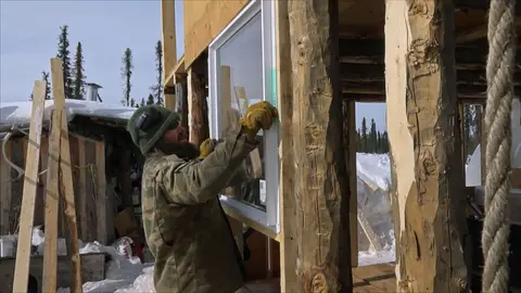 Morgan construye su cabaña Mountain men